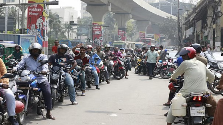 জ্বালানি তেল বিক্রিতে সীমা নির্ধারণ বিপিসির, মোটরসাইকেলে দিনে মিলবে ২ লিটার