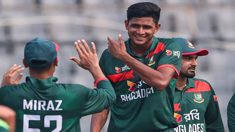 তানজিদের ঝড়ো ব্যাটিংয়ে পাকিস্তানকে ৮ উইকেটে হারাল বাংলাদেশ