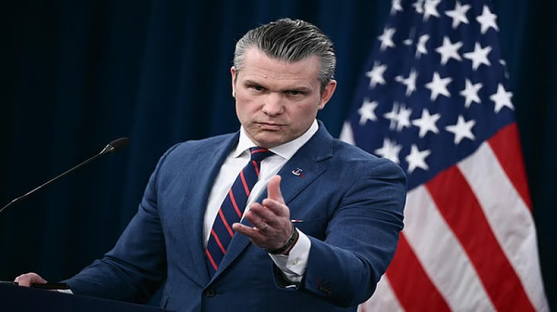 ইরানে ‘সর্বোচ্চ মাত্রার’ হামলার হুমকি যুক্তরাষ্ট্রের প্রতিরক্ষামন্ত্রীর