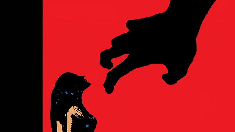 মানিকগঞ্জে বিউটি পারলারের আড়ালে জোরপূর্ব