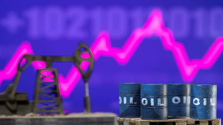 ছুটির মধ্যেও রাজধানীতে জ্বালানি সংকট, ফি