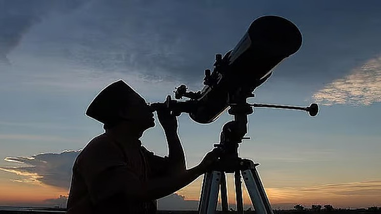 সৌদি আরবে শুক্রবার ঈদ, বাংলাদেশে সিদ্ধান